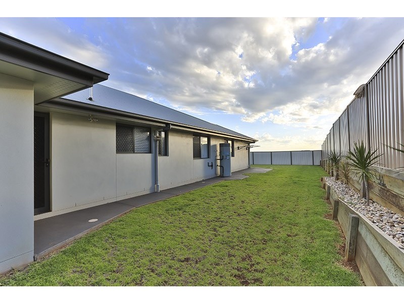 11 Alexander Avenue, Highfields QLD 4352
