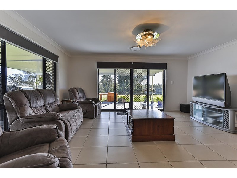 27 Federation Drive, Highfields QLD 4352