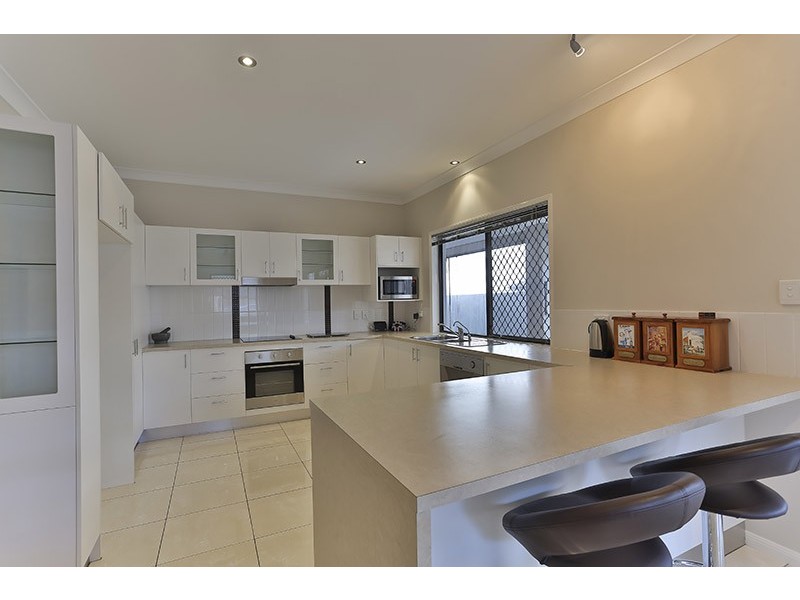 2 Currawong Drive, Highfields QLD 4352