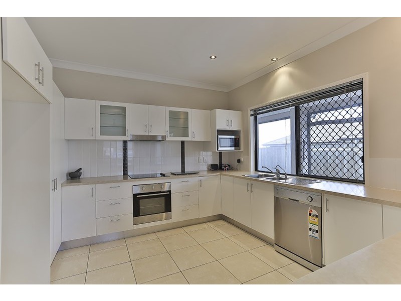 2 Currawong Drive, Highfields QLD 4352