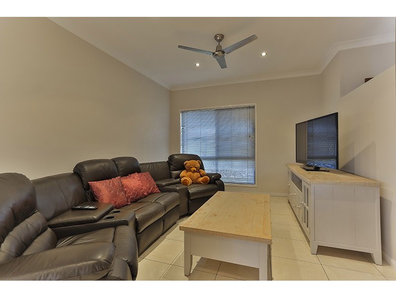 2 Currawong Drive, Highfields QLD 4352