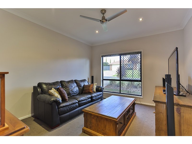 2 Currawong Drive, Highfields QLD 4352