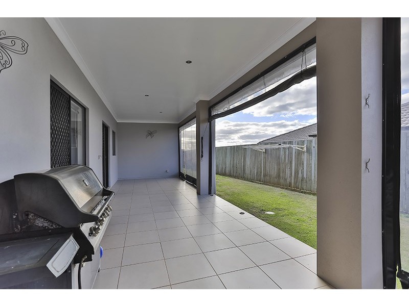 2 Currawong Drive, Highfields QLD 4352