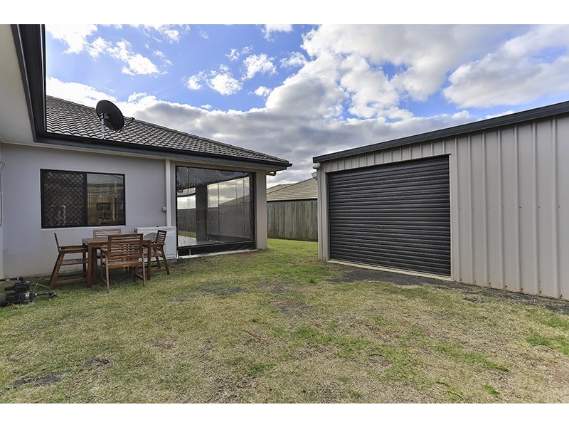 2 Currawong Drive, Highfields QLD 4352