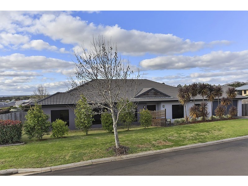 2 Currawong Drive, Highfields QLD 4352