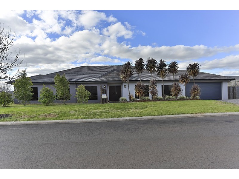 2 Currawong Drive, Highfields QLD 4352