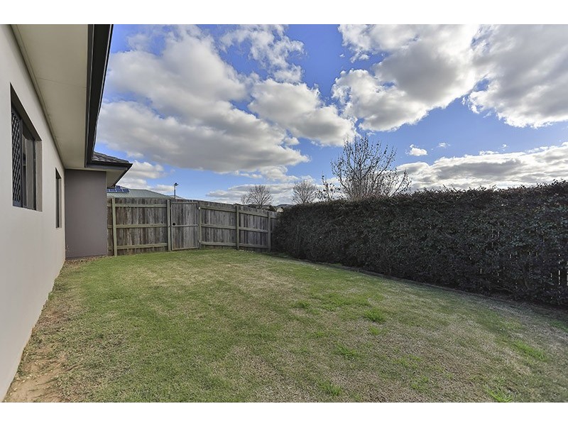 2 Currawong Drive, Highfields QLD 4352