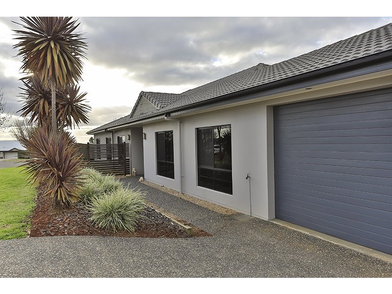 2 Currawong Drive, Highfields QLD 4352