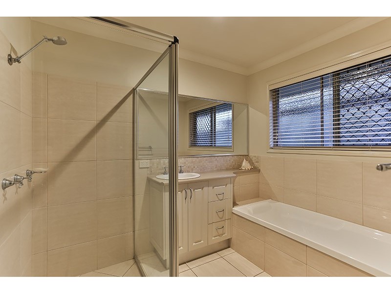 29 Hinchcliffe Drive, Kearneys Spring QLD 4350