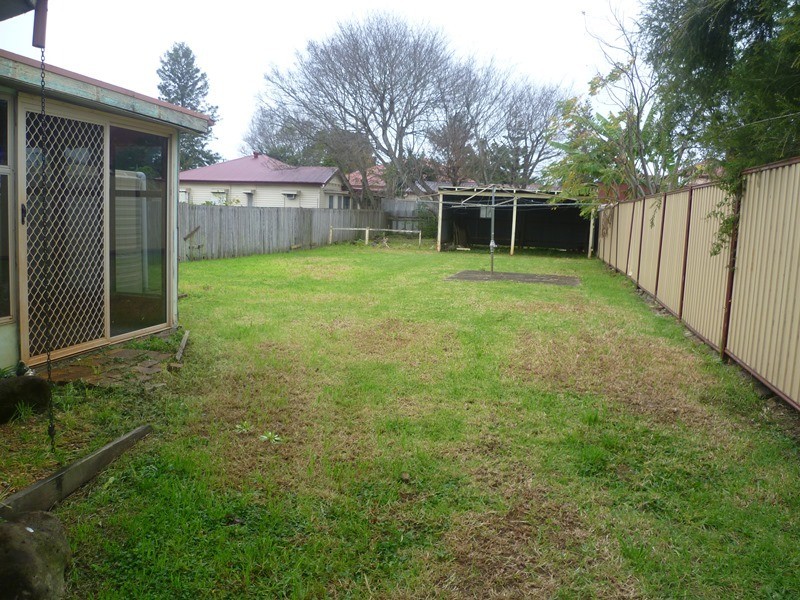 4 Edmund Street, Newtown QLD 4350