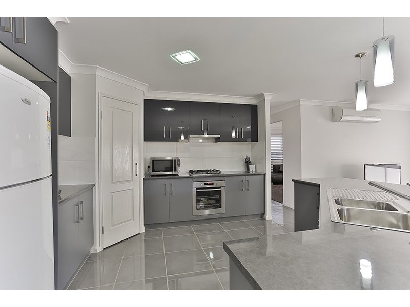 10 Tempest Drive, Glenvale QLD 4350