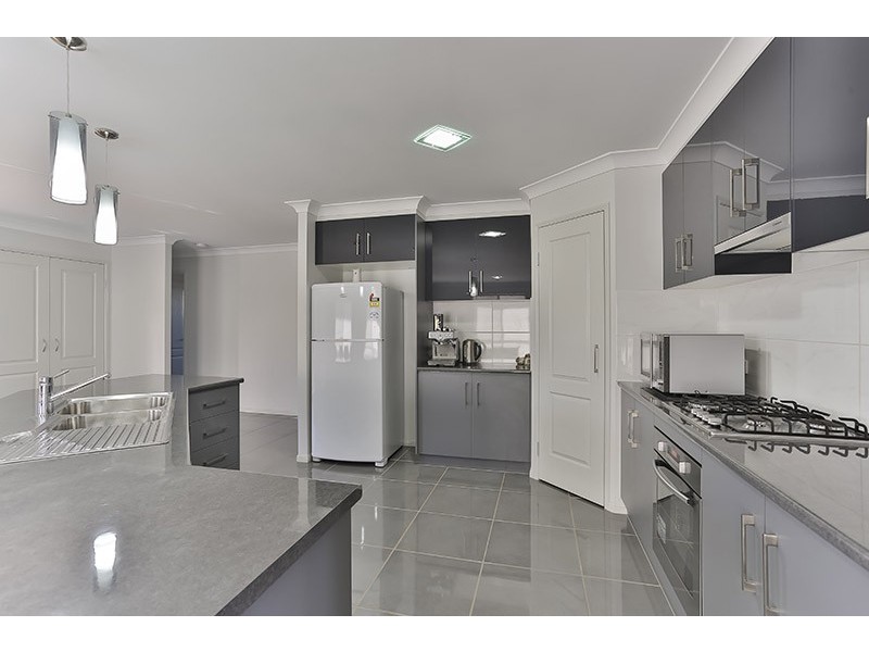 10 Tempest Drive, Glenvale QLD 4350