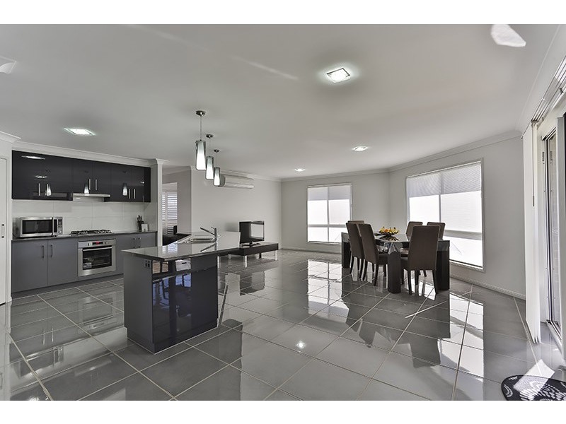 10 Tempest Drive, Glenvale QLD 4350