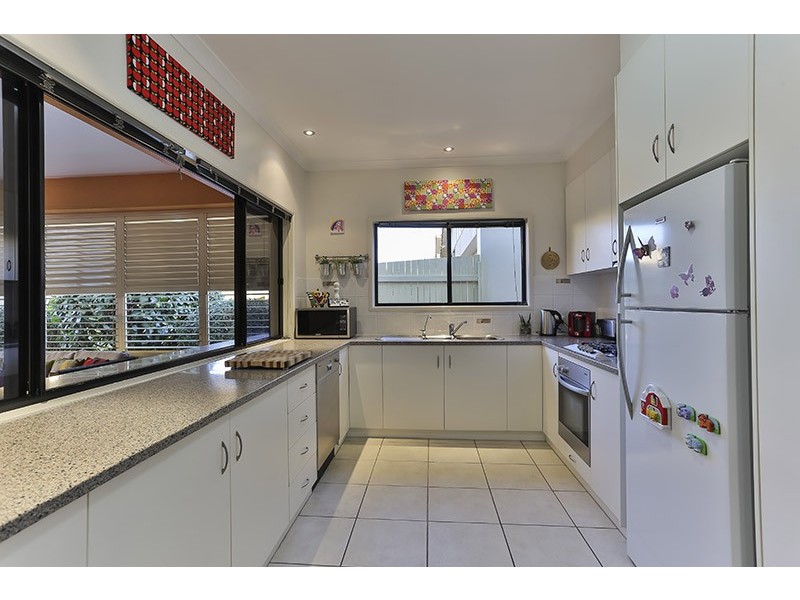 2/224 Herries Street, Newtown QLD 4350