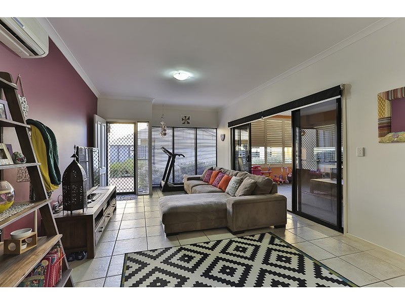 2/224 Herries Street, Newtown QLD 4350