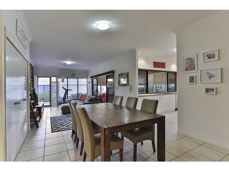 2/224 Herries Street, Newtown QLD 4350