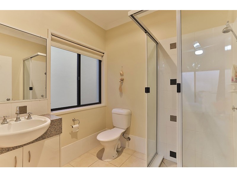 2/224 Herries Street, Newtown QLD 4350