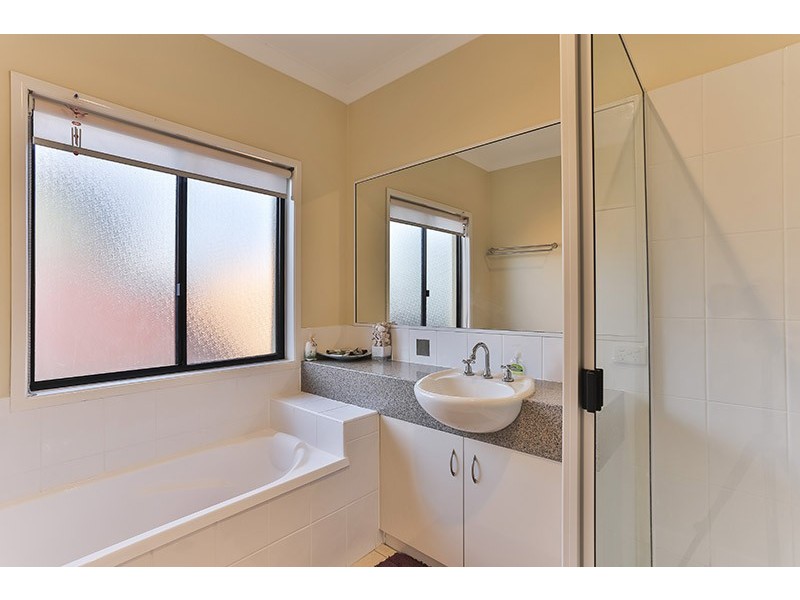 2/224 Herries Street, Newtown QLD 4350