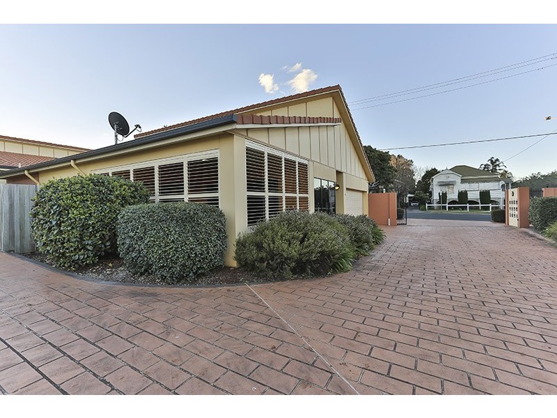 2/224 Herries Street, Newtown QLD 4350
