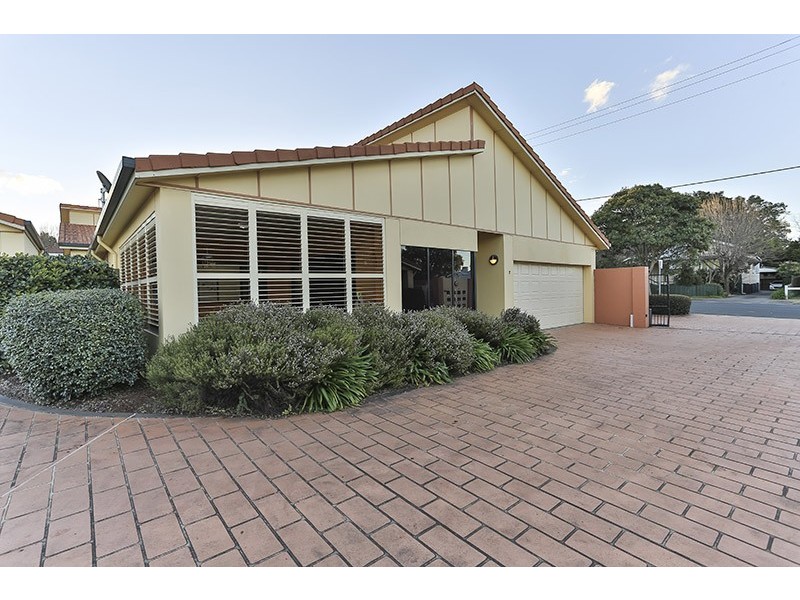 2/224 Herries Street, Newtown QLD 4350