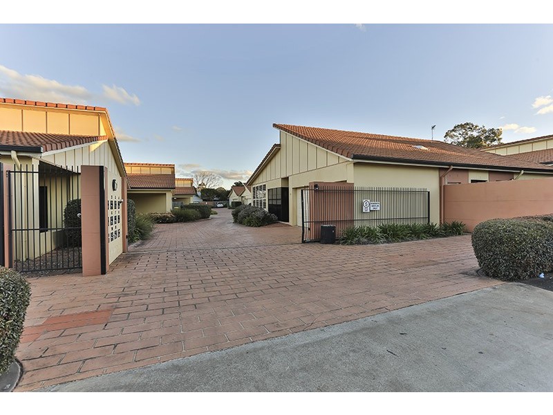 2/224 Herries Street, Newtown QLD 4350