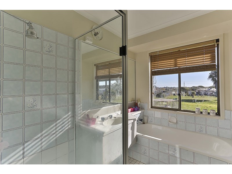 11 Daher Street, Goombungee QLD 4354