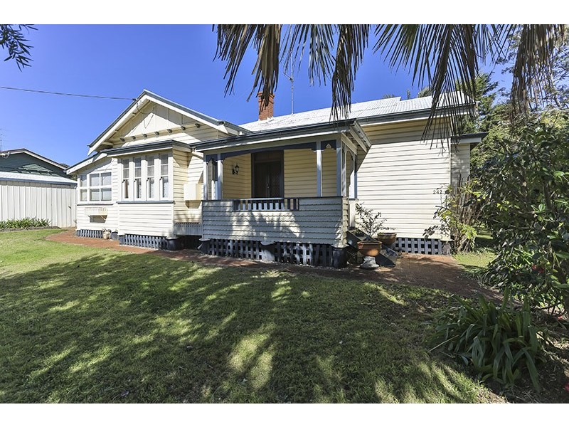 242 Hume Street, South Toowoomba QLD 4350