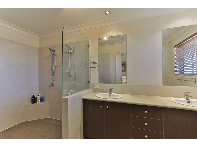 8 Marlowe Court, Westbrook QLD 4350