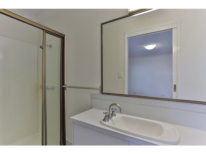 1 Roderic Court, Mount Lofty QLD 4350