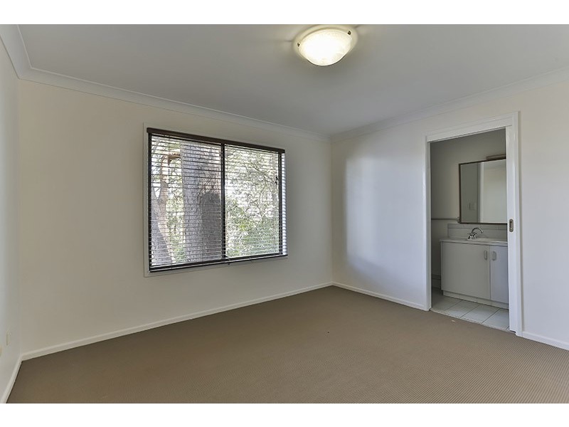 1 Roderic Court, Mount Lofty QLD 4350