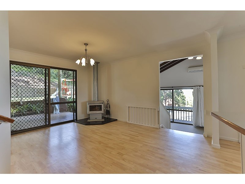 1 Roderic Court, Mount Lofty QLD 4350