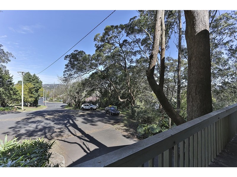 1 Roderic Court, Mount Lofty QLD 4350
