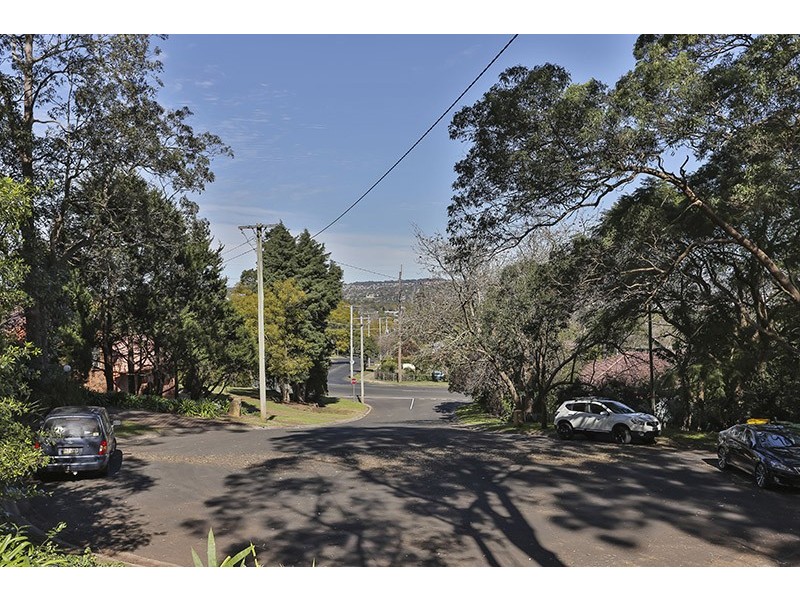 1 Roderic Court, Mount Lofty QLD 4350