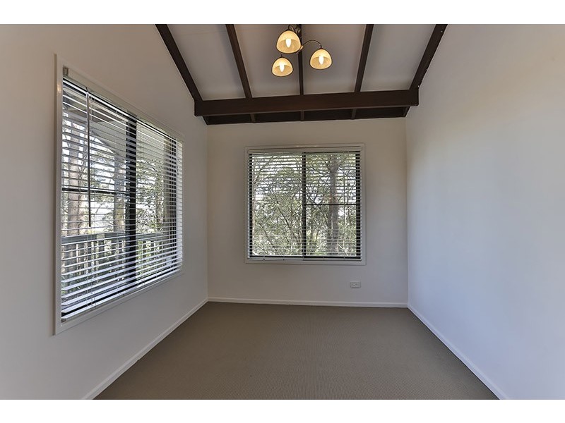 1 Roderic Court, Mount Lofty QLD 4350