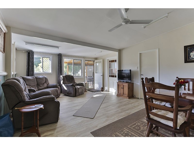 24-26 Mocatta Street, Goombungee QLD 4354