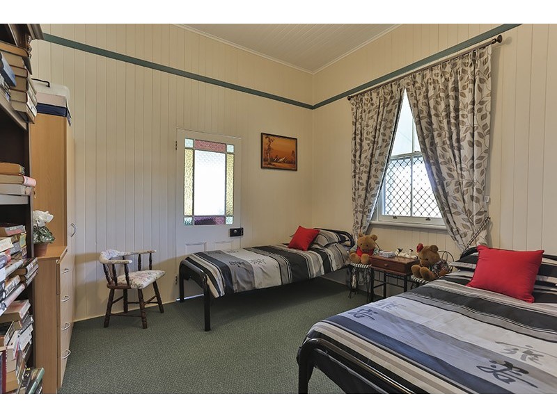 24-26 Mocatta Street, Goombungee QLD 4354