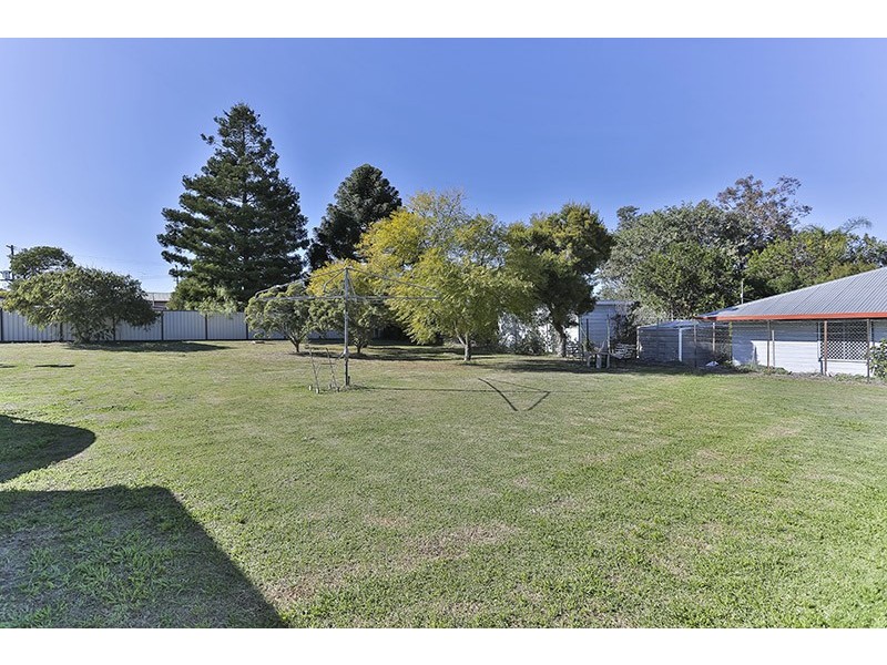 24-26 Mocatta Street, Goombungee QLD 4354