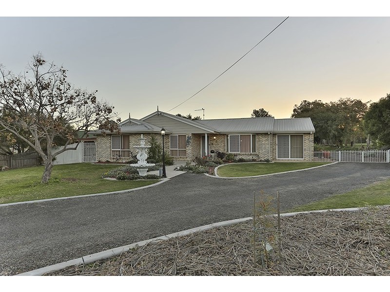 8 Crockers Road, Westbrook QLD 4350