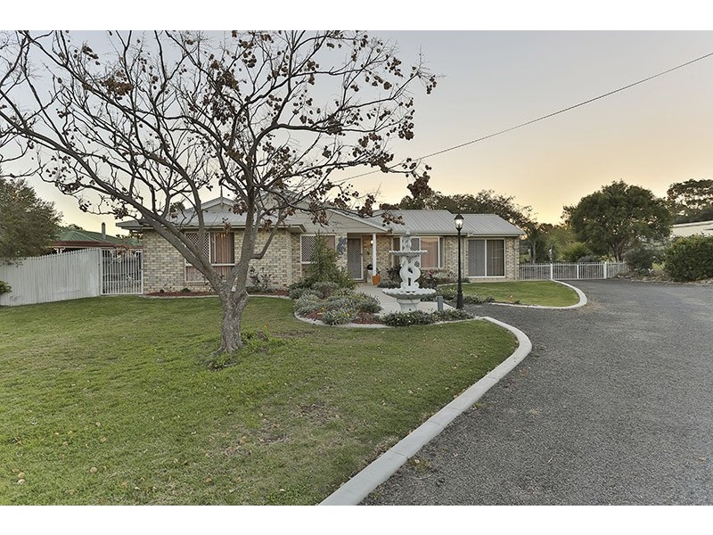 8 Crockers Road, Westbrook QLD 4350