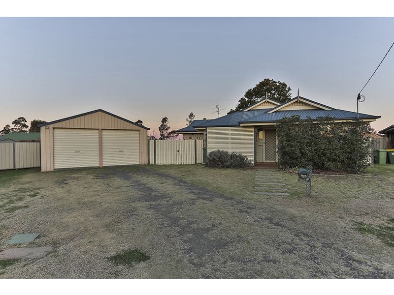 27 Shannon Court, Oakey QLD 4401