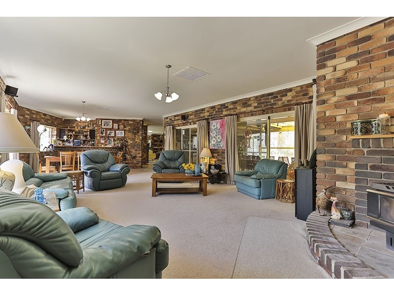 17 Wandin Road, Withcott QLD 4352