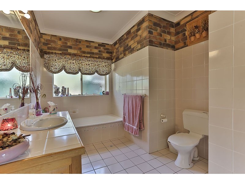 17 Wandin Road, Withcott QLD 4352