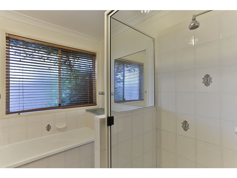 215 Nelson Street, Kearneys Spring QLD 4350