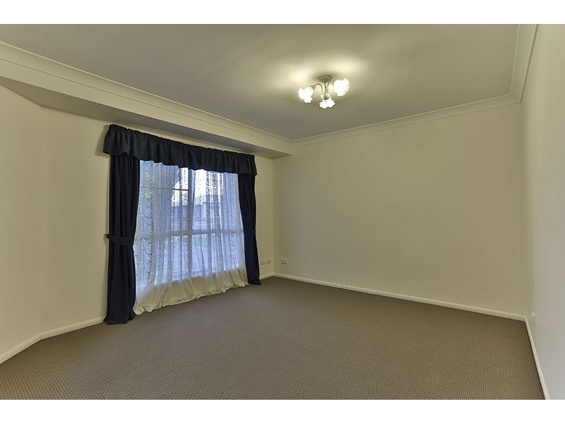 215 Nelson Street, Kearneys Spring QLD 4350