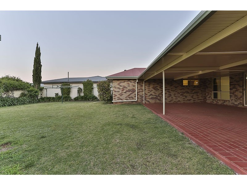 215 Nelson Street, Kearneys Spring QLD 4350