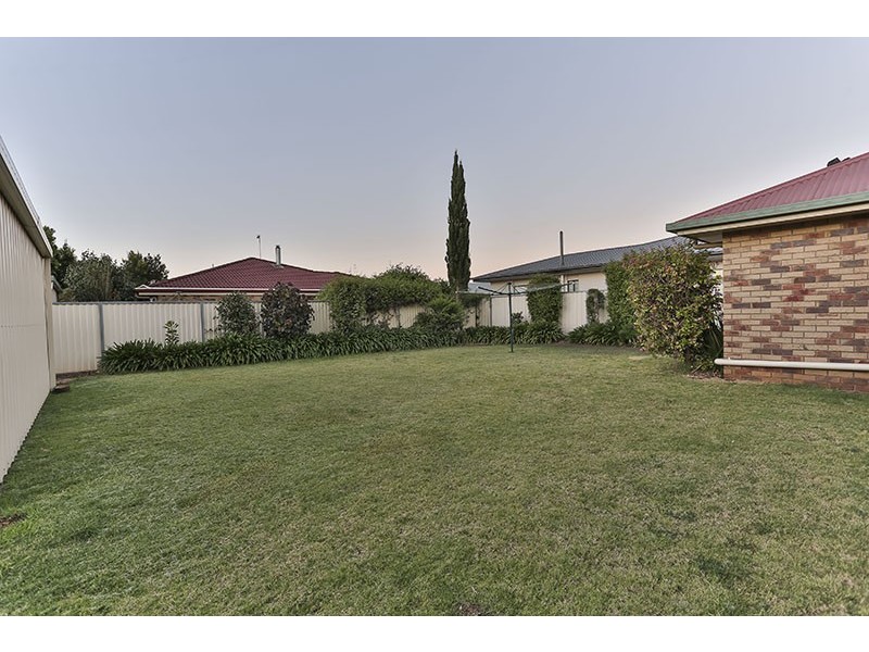 215 Nelson Street, Kearneys Spring QLD 4350