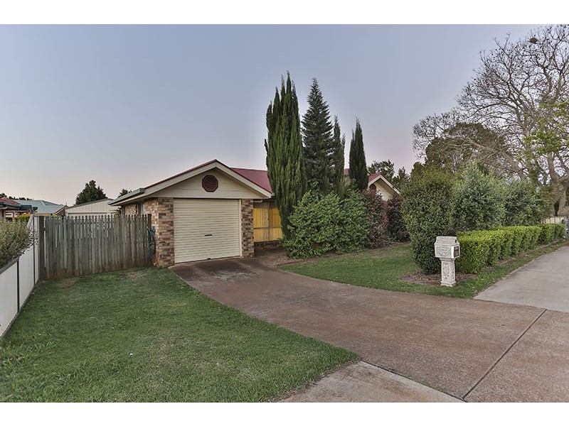 215 Nelson Street, Kearneys Spring QLD 4350