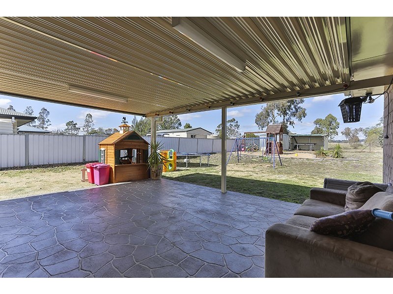 3 Coral Court, Cambooya QLD 4358
