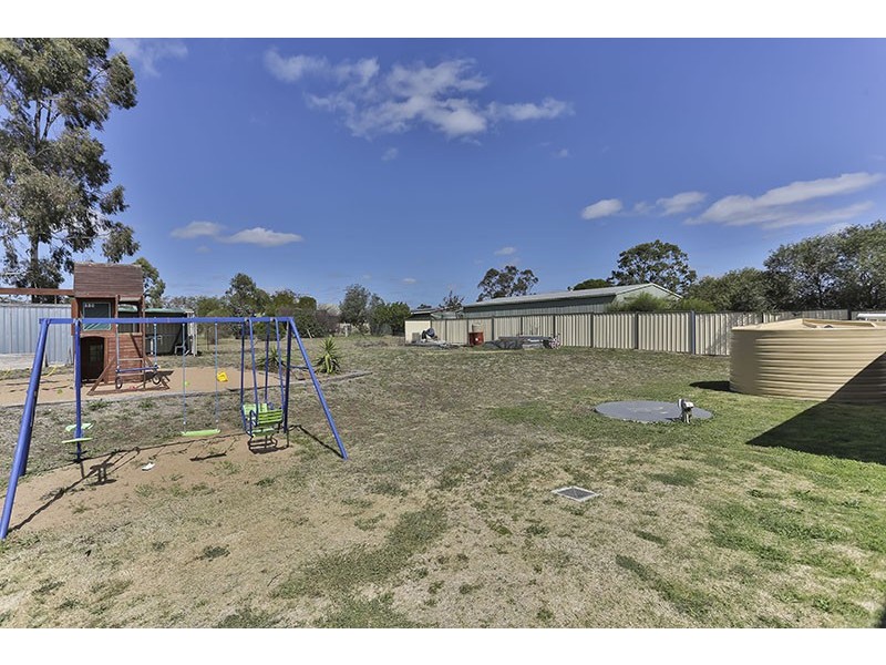 3 Coral Court, Cambooya QLD 4358