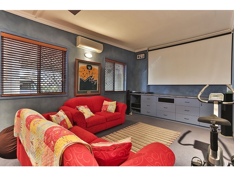 18 Canberra Street, Harristown QLD 4350